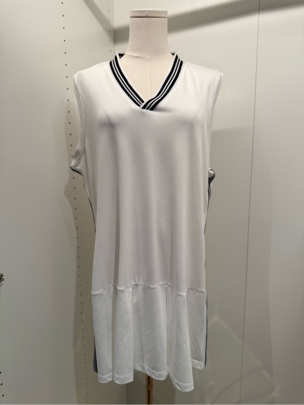 Mondetta White Top with Black Logo Detail